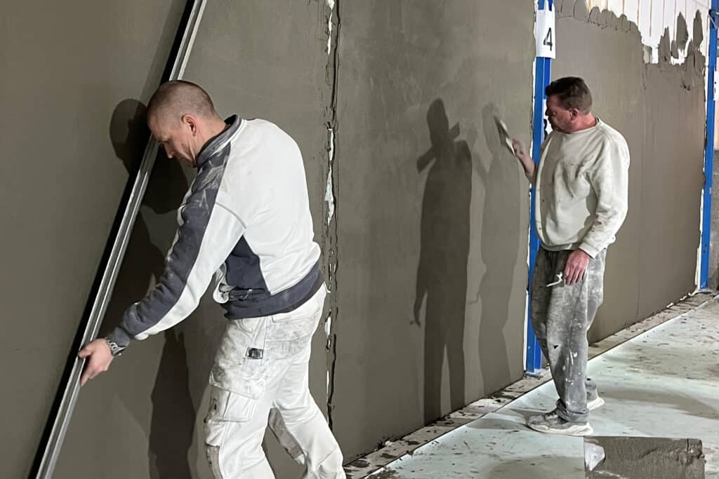 Duurzame en lichtgewicht uitvlakmortel voor natte ruimtes 1