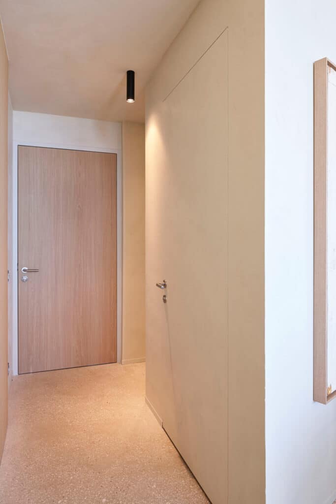 Onzichtbare hoteldeuren met opmerkelijk installatiegemak 3