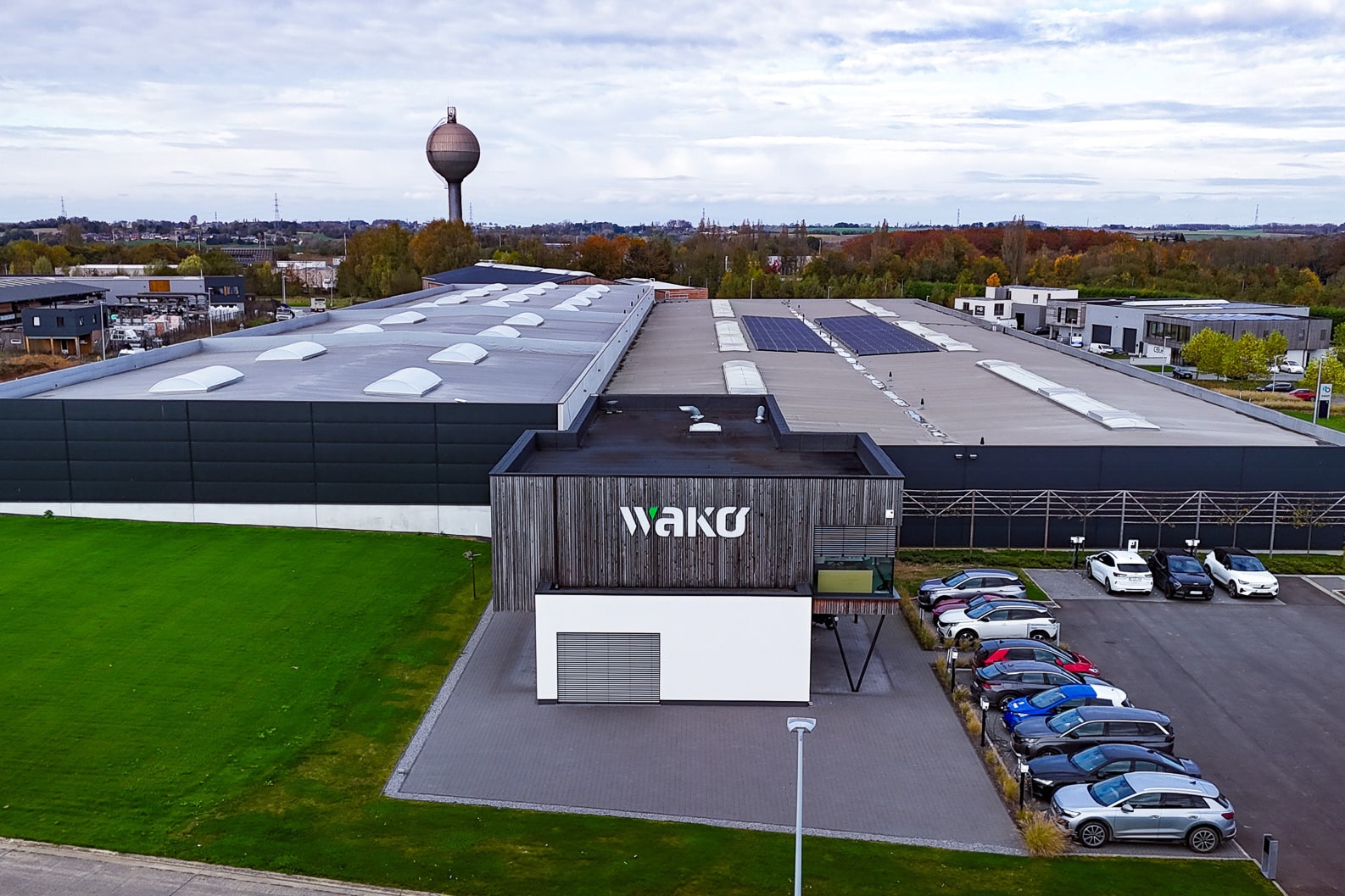 Aluzon versterkt Wako Group en vormt mee één van de leidende raam- en deurenproducenten in de BeLux-regio. 10