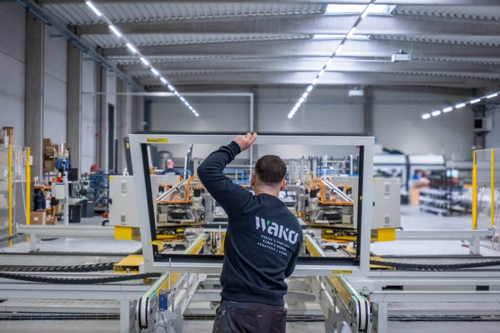 Aluzon versterkt Wako Group en vormt mee één van de leidende raam- en deurenproducenten in de BeLux-regio. 2