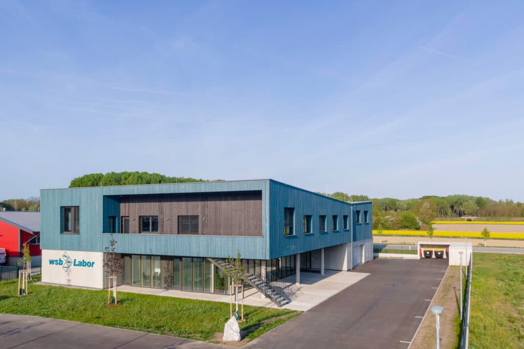 Blauw en duurzaam met Lignovit Platin van ADLER 2