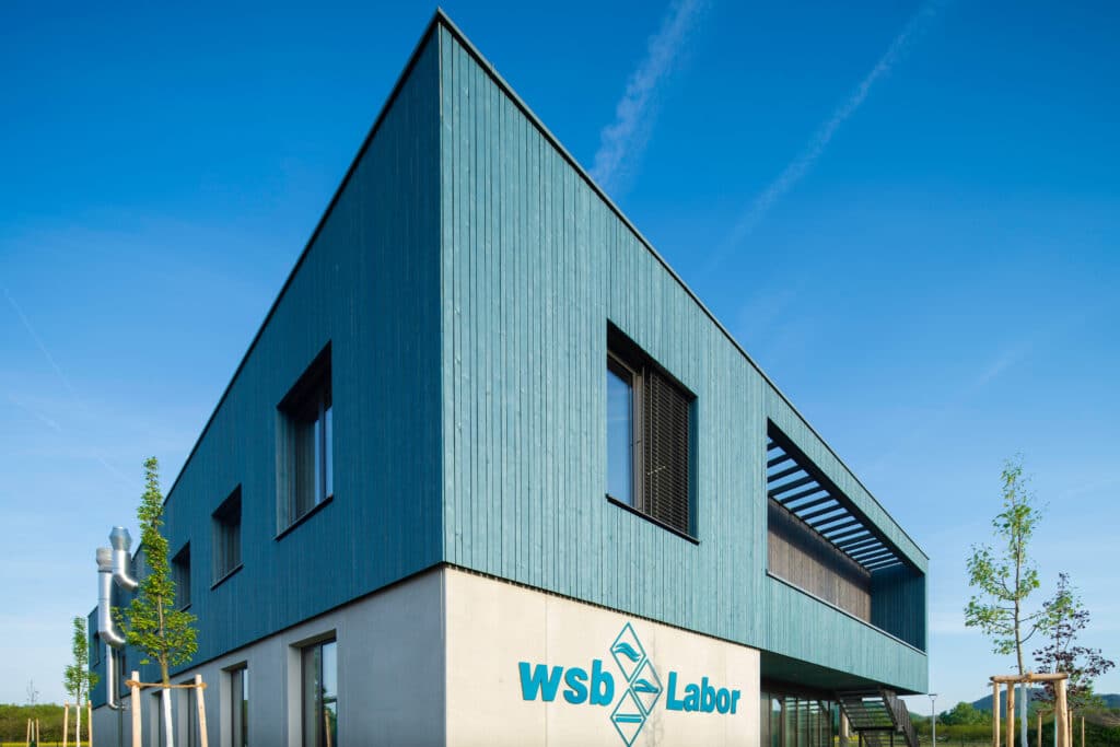 Blauw en duurzaam met Lignovit Platin van ADLER 1
