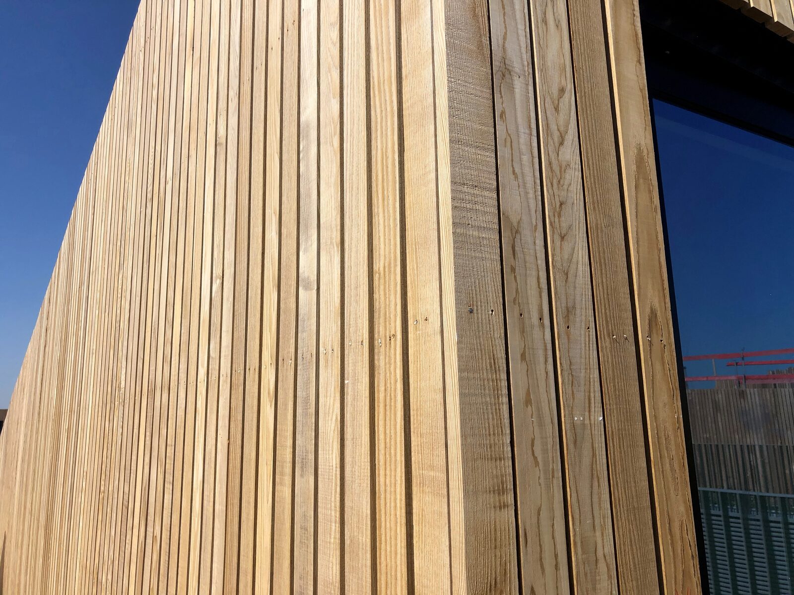 Thermisch behandeld hout: de troeven en de grenzen